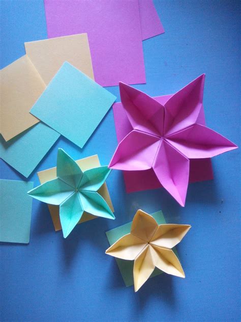 cara membuat bunga dari kertas bekas 